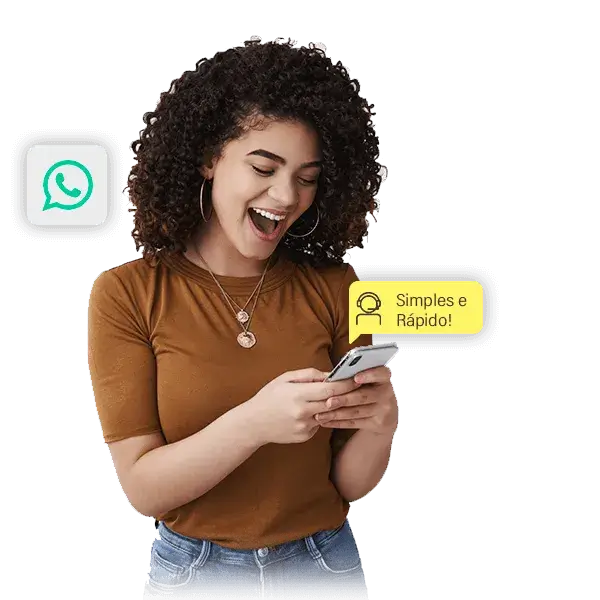 Mulher sorrindo ao telefone